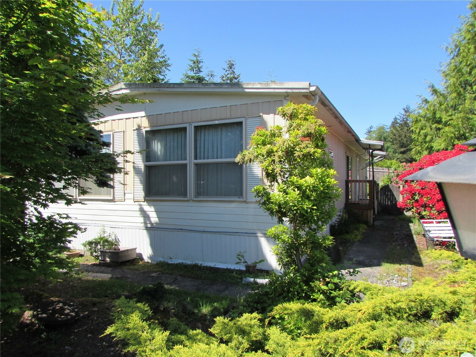 Property Photo: 5220 176th Street SW 9 WA 98037