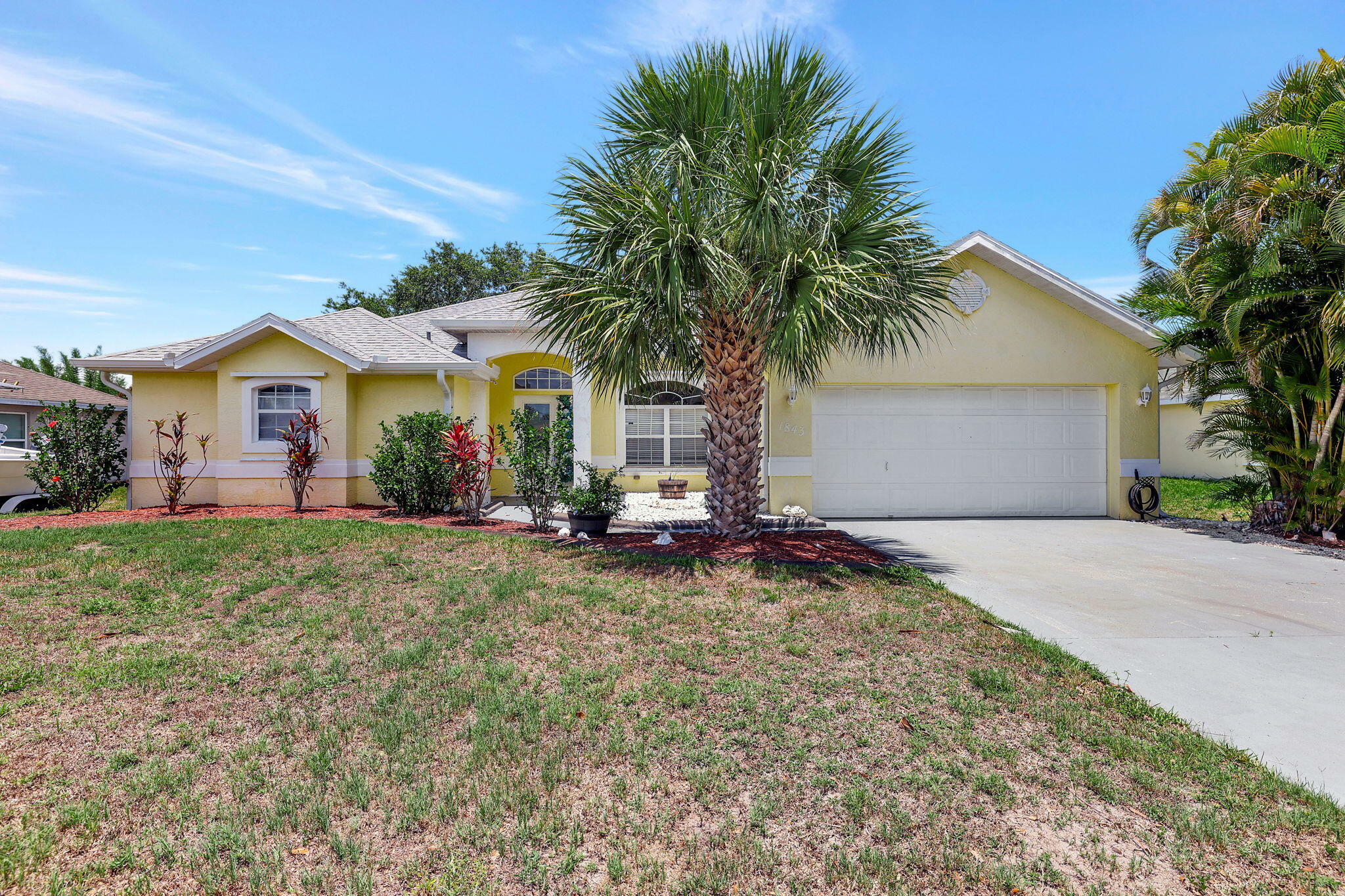 Property Photo:  1843 SW Dalmatian Avenue  FL 34953 