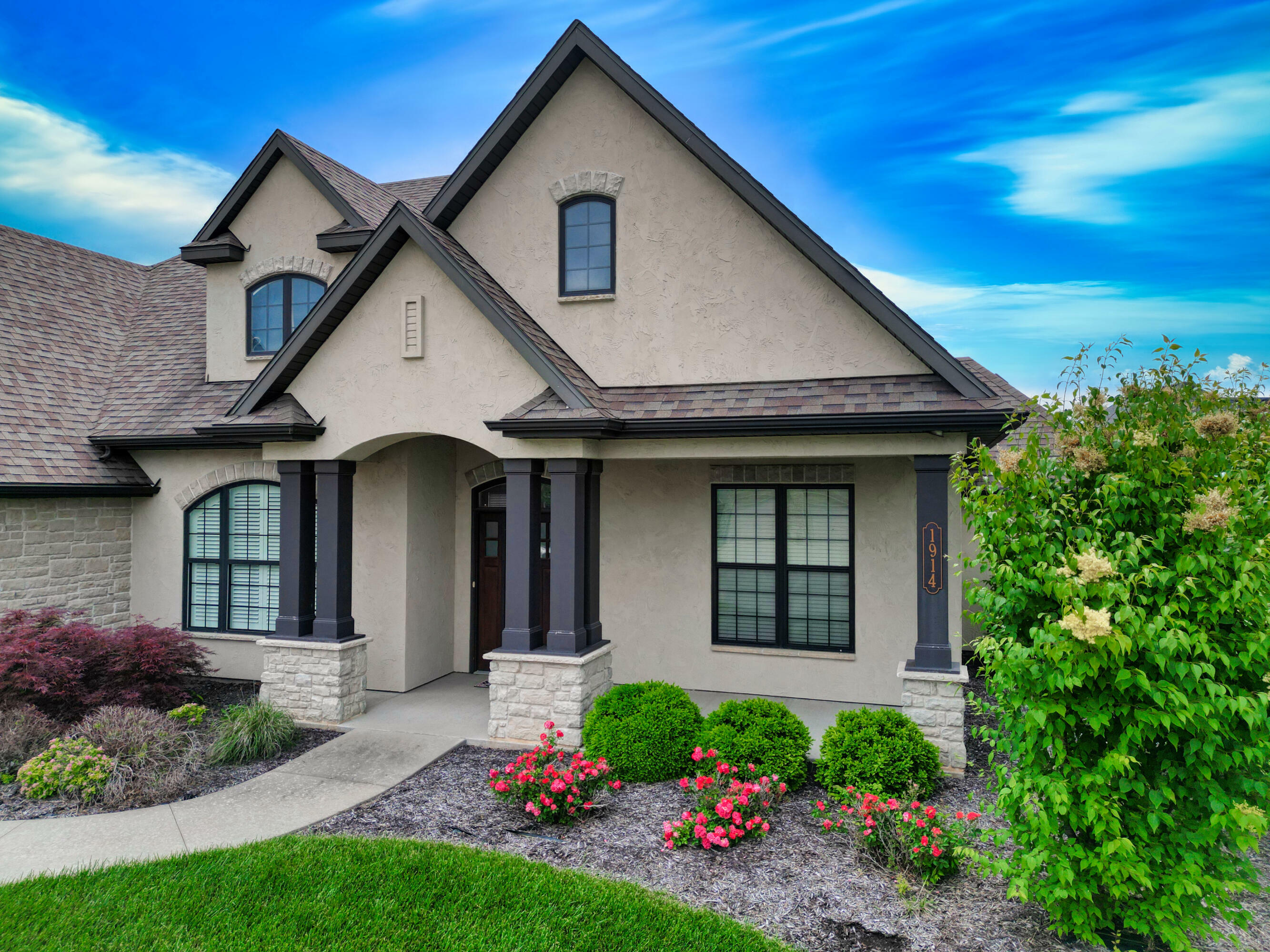 Property Photo: 1914 Lasso Circle MO 65201