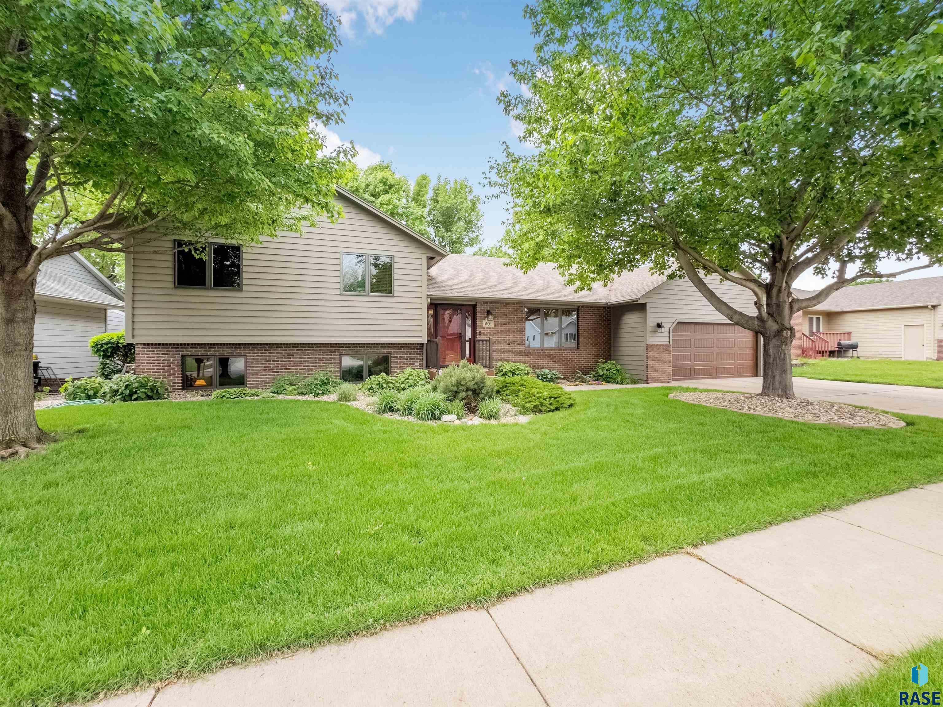 Property Photo: 601 N Sandberg Dr SD 57110
