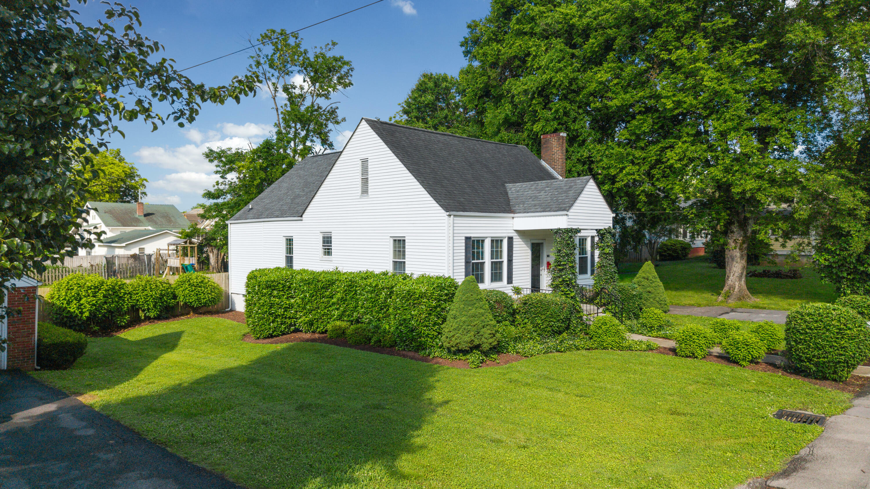Property Photo: 323 Bowman Avenue NW TN 37311