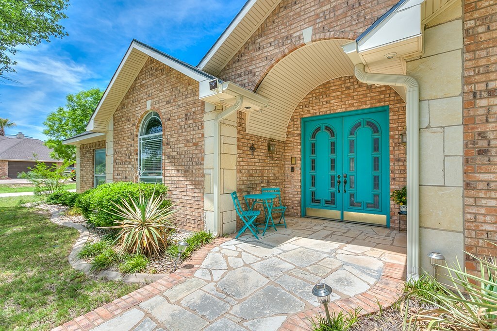 Property Photo: 1001 Avondale Ave TX 76901