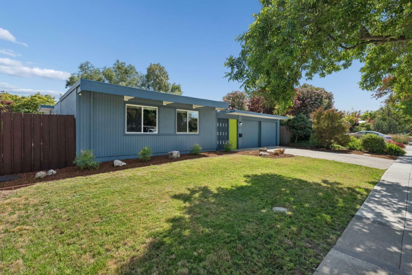Property Photo: 822 Dartshire Way CA 94087