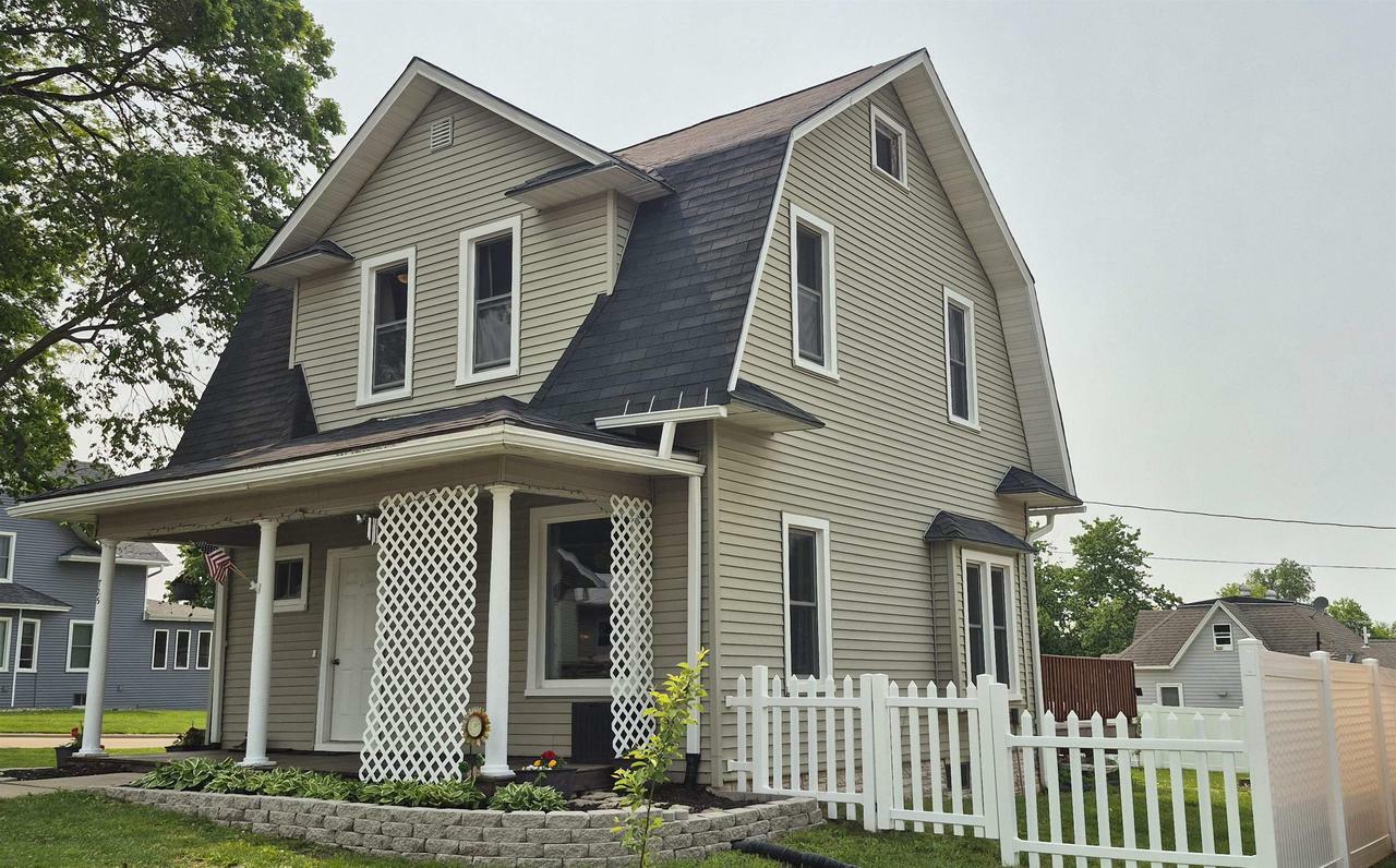 Property Photo: 725 10th Street WI 53809