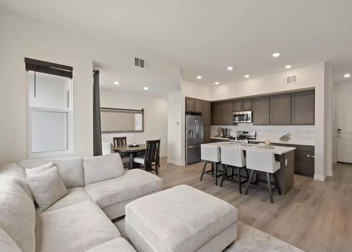 Property Photo:  2040 Mindoro Ln 6  CA 91915 