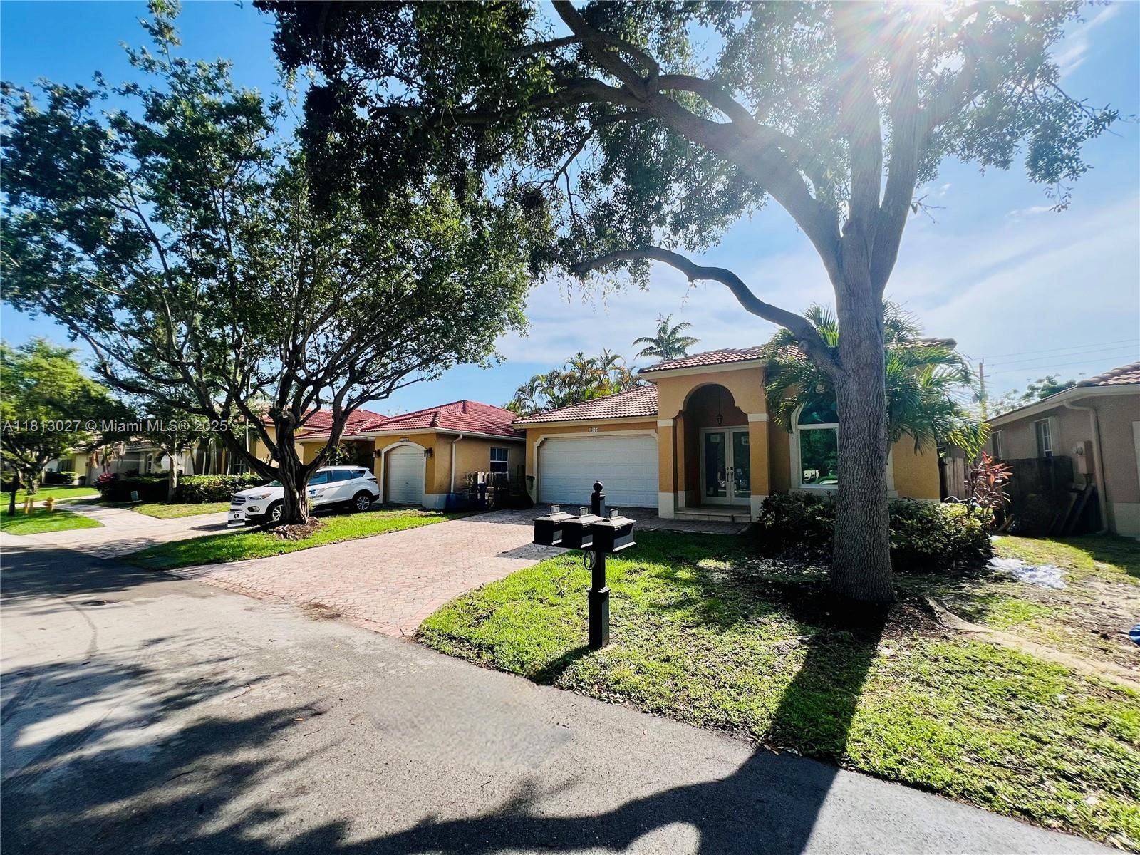 Property Photo: 16020 SW 91st Ct FL 33157