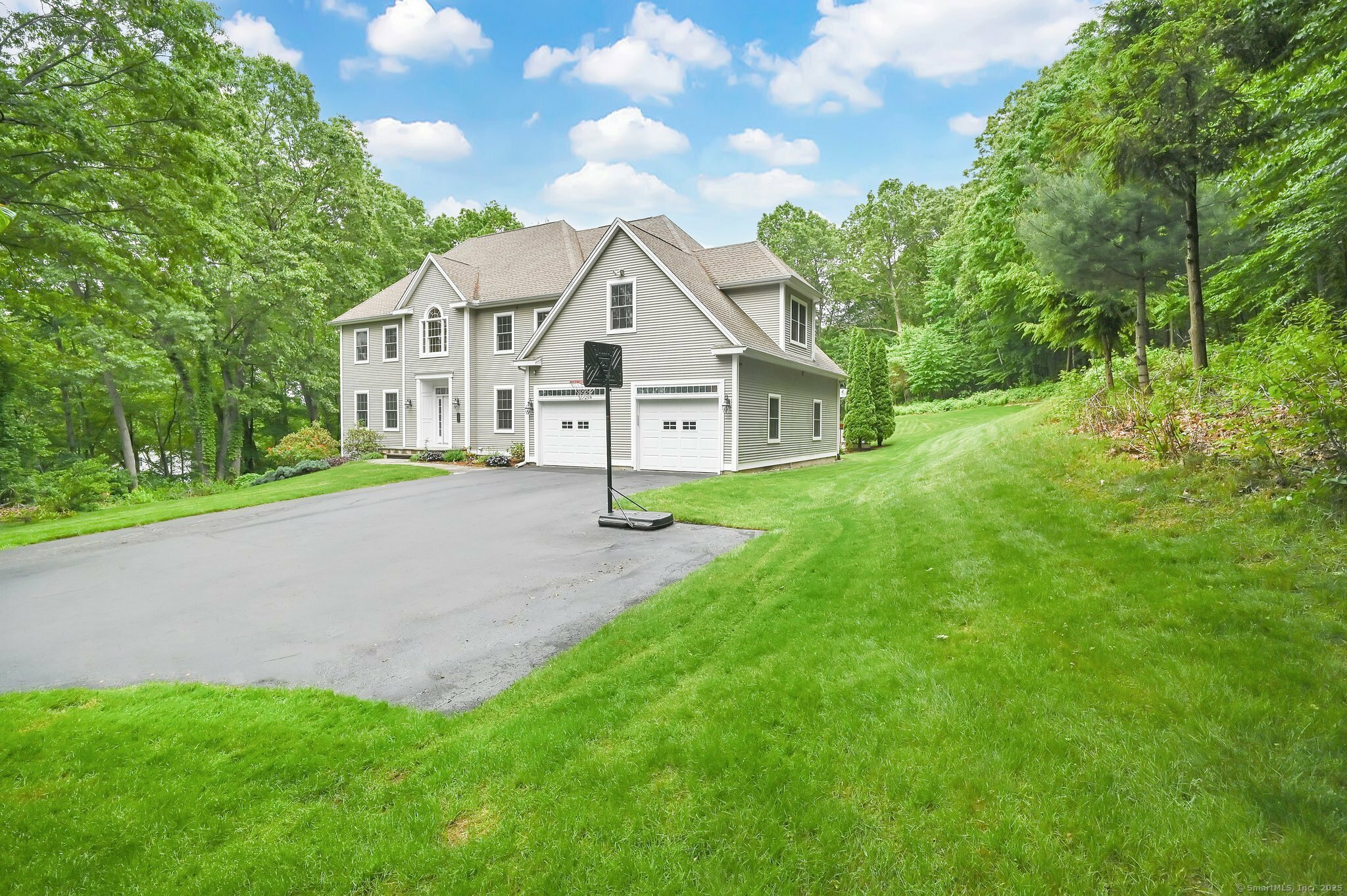 Property Photo:  5 Jonathan Drive  CT 06029 