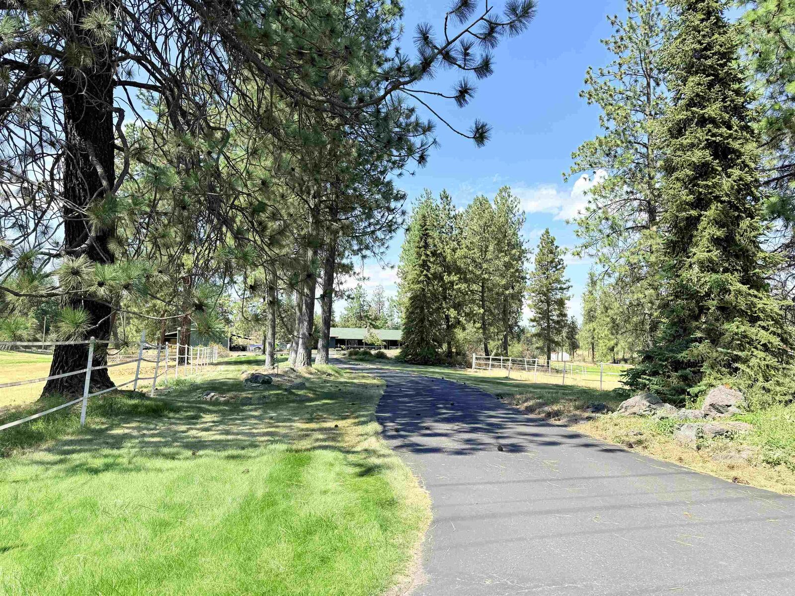 Property Photo:  604 S Grove Rd  WA 99224 