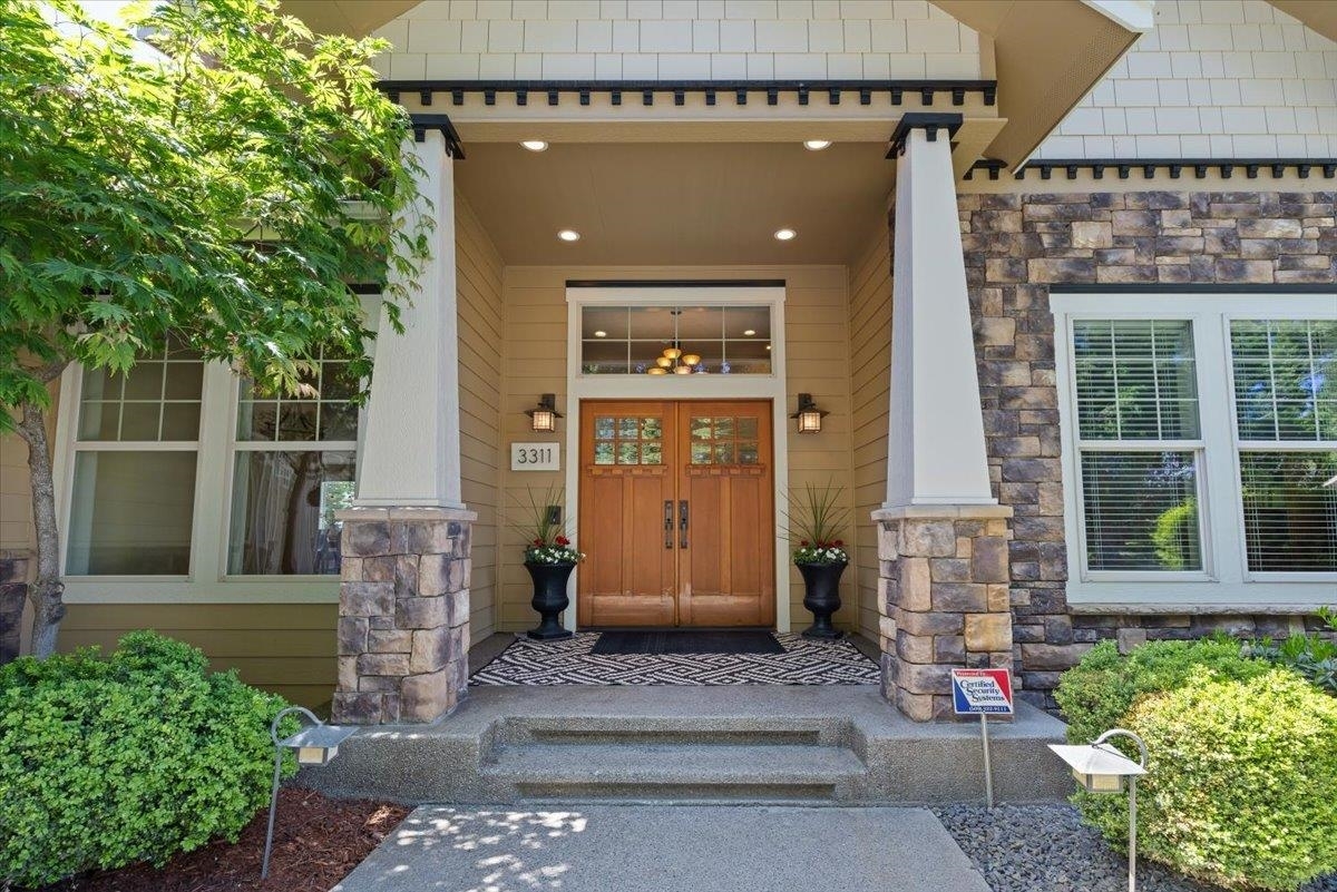 Property Photo: 3311 E Chisholm Ln WA 99223
