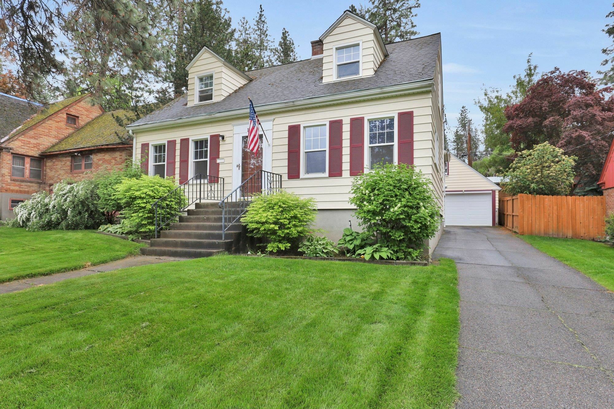 Property Photo: 1211 W 17th Ave WA 99203