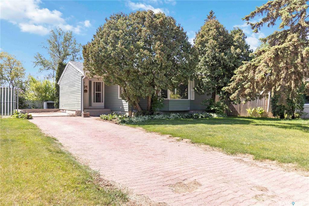 Property Photo: 2534 Eastview SK S7J 3G6