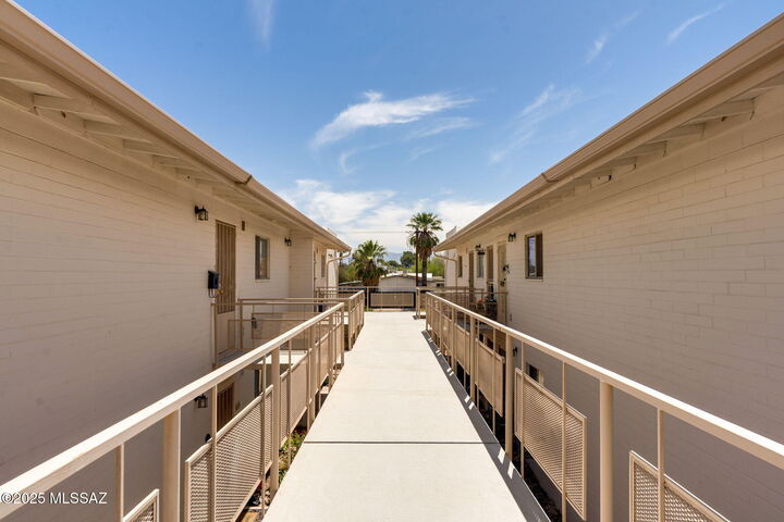 Property Photo:  1470 S Palo Verde Avenue J 201  AZ 85713 