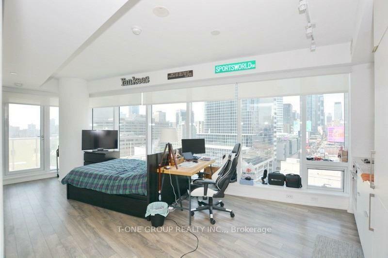 Property Photo: 197 Yonge Street 1212 ON M5B 0C1