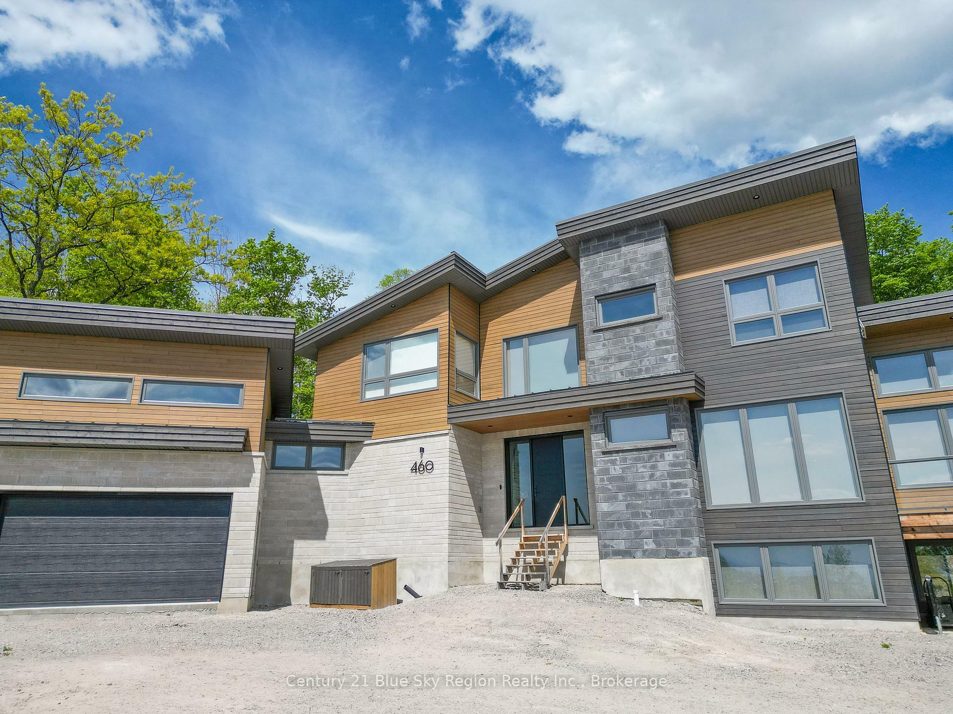 Property Photo: 460 Surrey Drive ON P1C 1E5