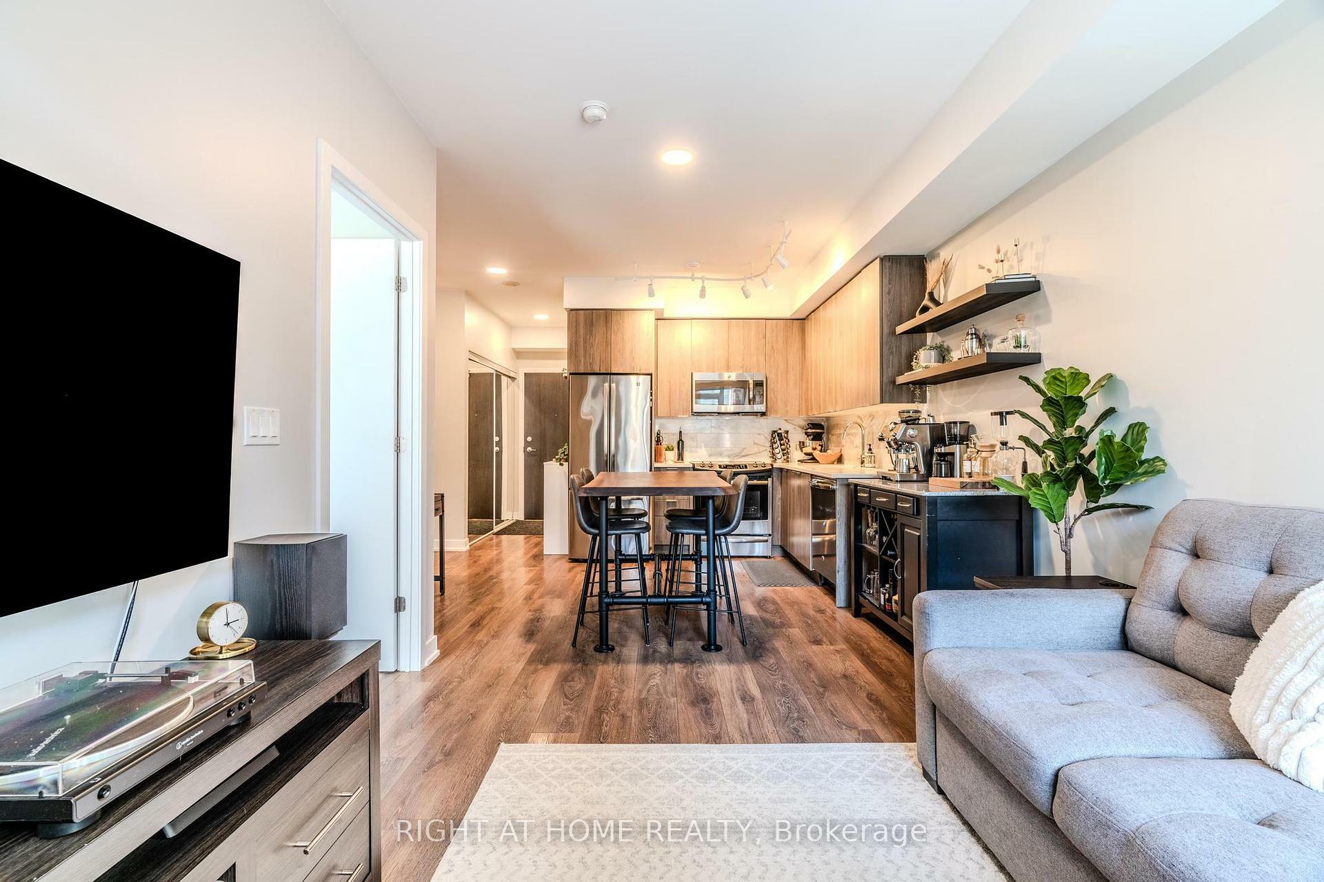 Property Photo: 50 Bruyeres Mews 625 ON M5V 0H8