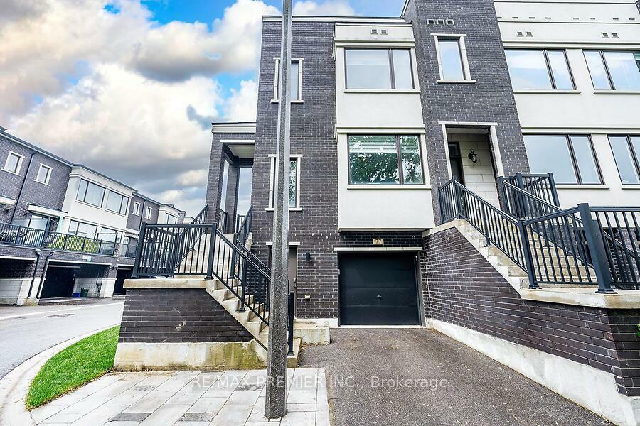 Property Photo: 77 Sydney Circle ON L4H 4R2