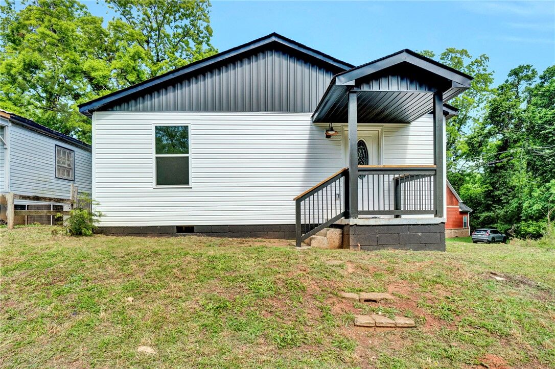 Property Photo: 404 Short Street SC 29624