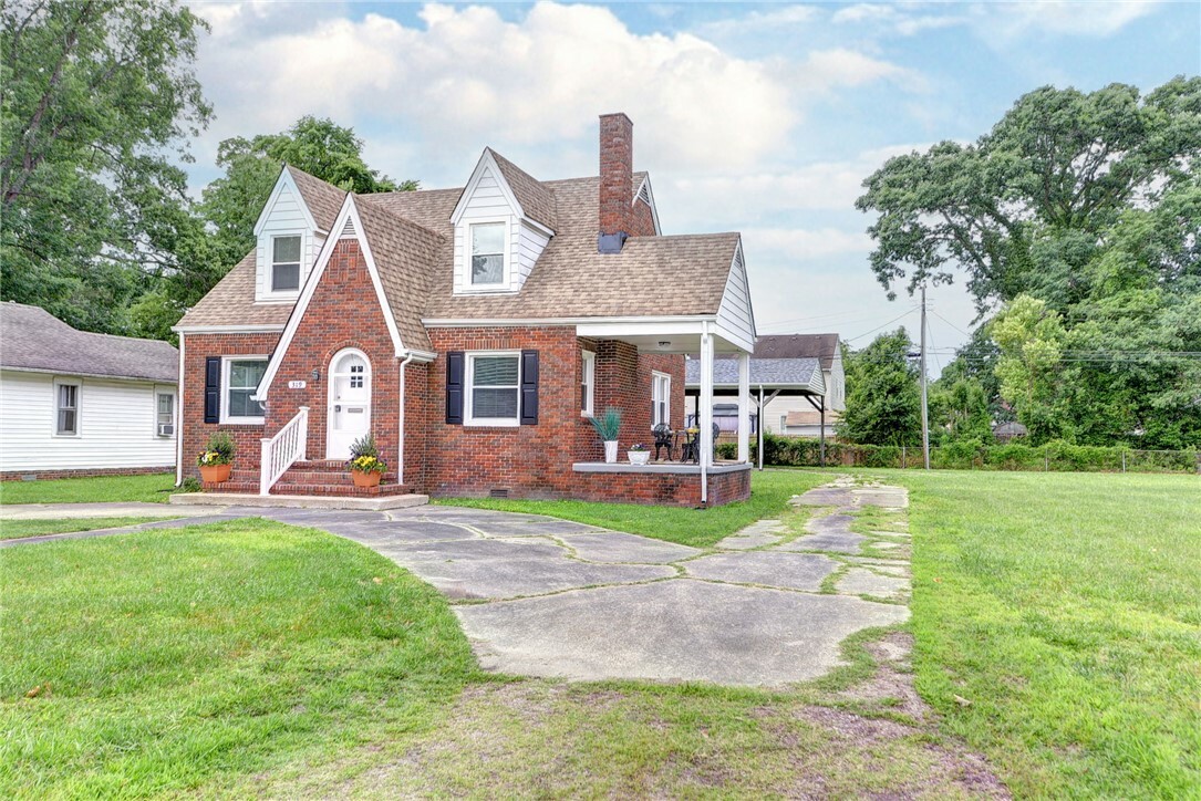 Property Photo: 319 Greenbriar Avenue VA 23661