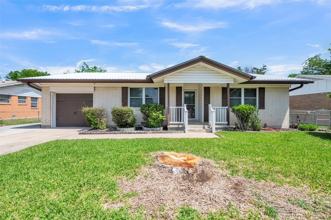 Property Photo: 1009 Robertson Avenue TX 76522
