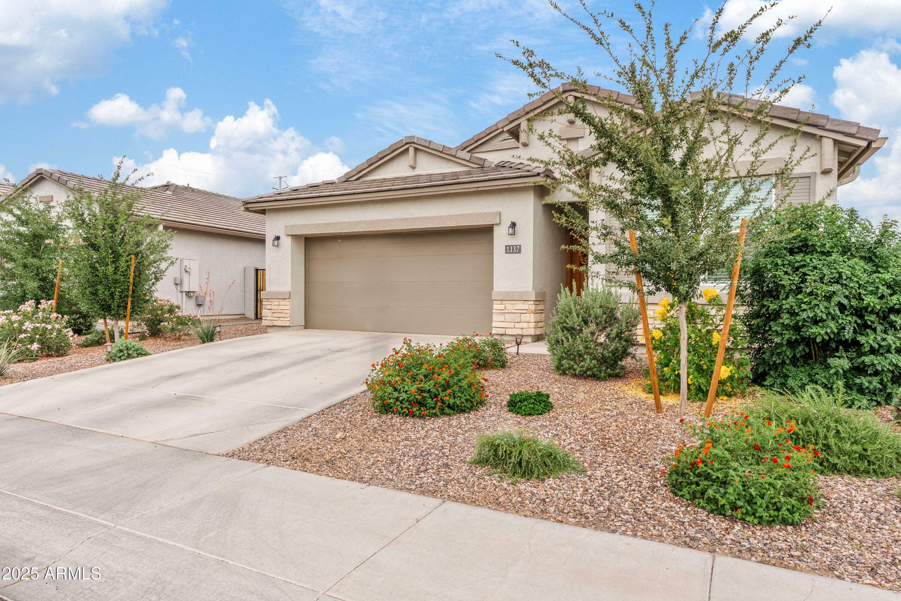 Property Photo: 1337 W Highland Road AZ 85143