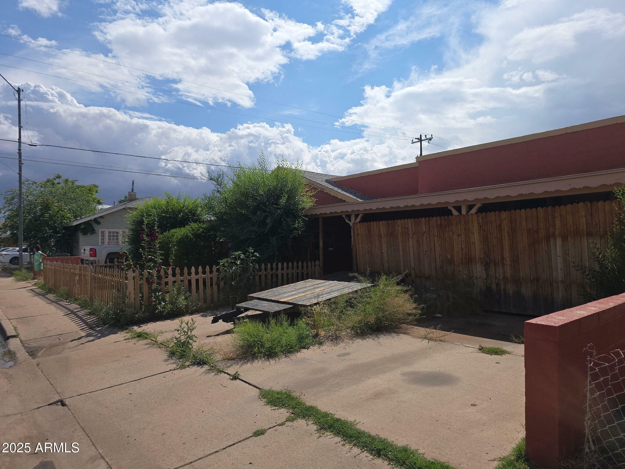 Property Photo: 813 N Berry Ave Avenue AZ 86047