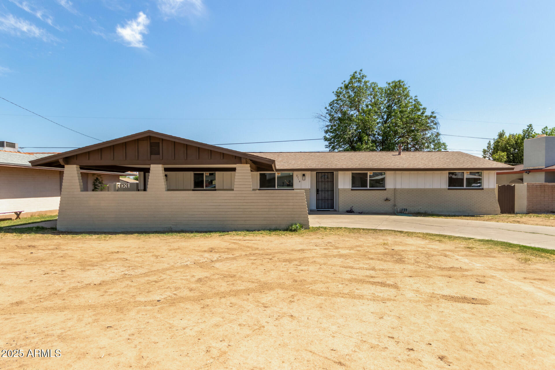 Property Photo: 3719 W Griswold Road AZ 85051