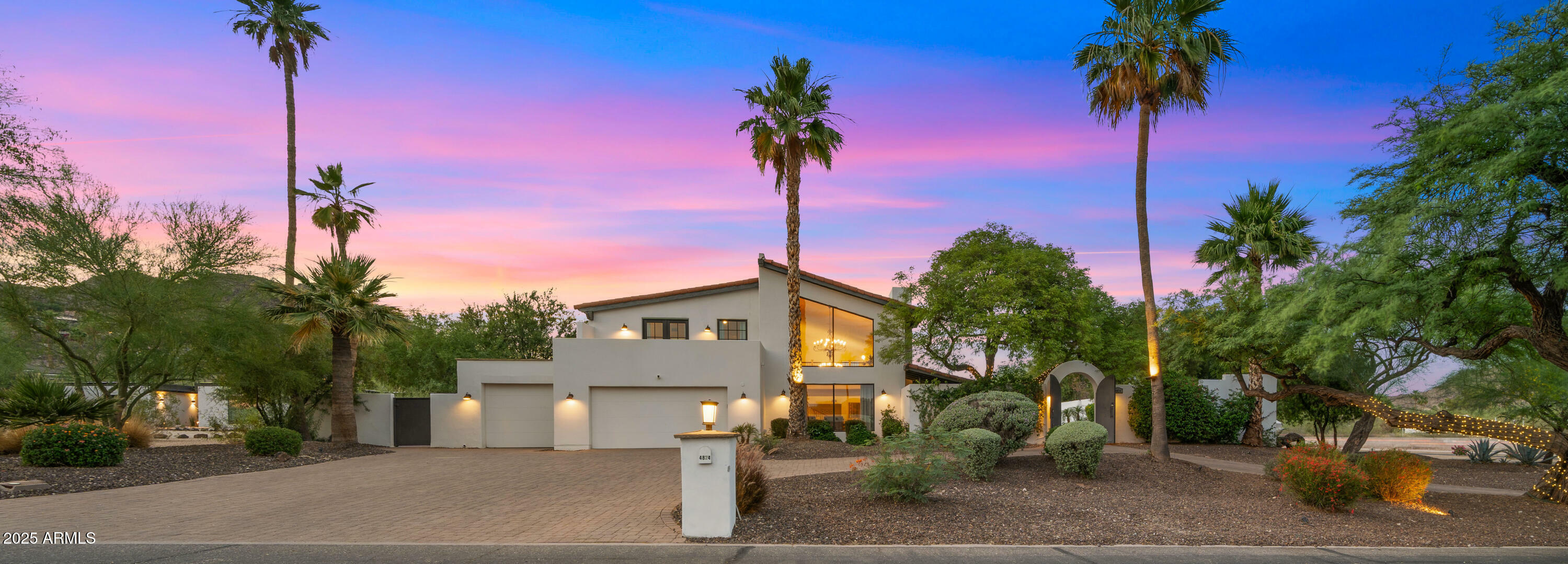 Property Photo: 4824 E Hummingbird Lane AZ 85253