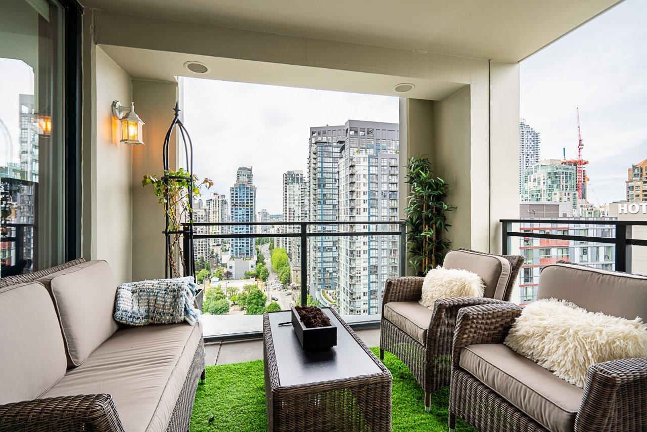 Property Photo: 1082 Seymour Street Ph3 BC V6B 1X9