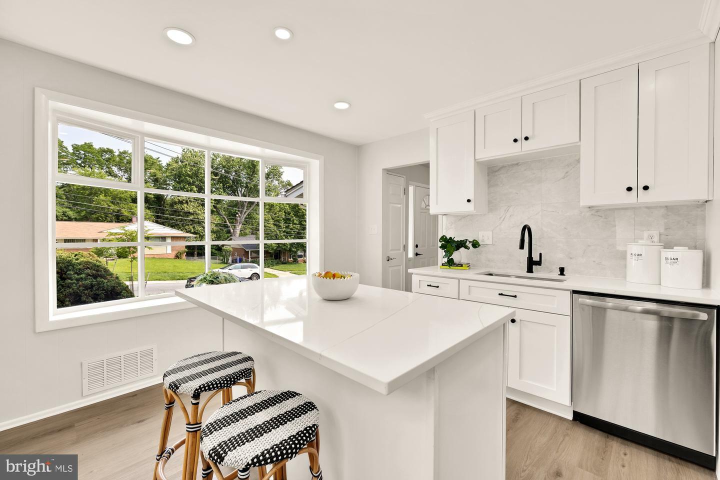 Property Photo: 525 E Indian Spring Drive MD 20901