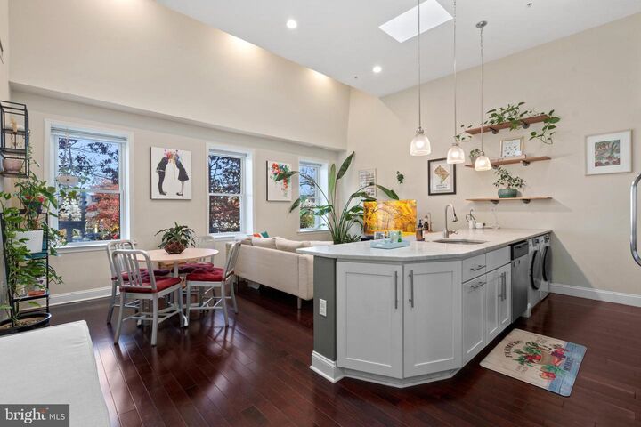 Property Photo:  1345 Pennsylvania Avenue SE 6  DC 20003 