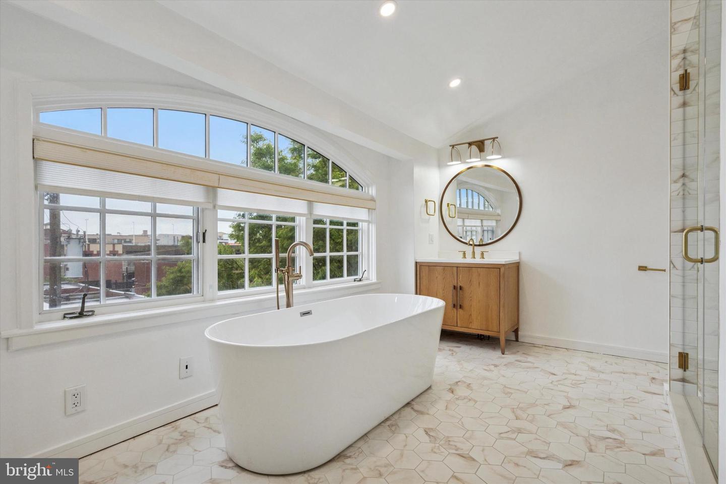 Property Photo: 903 Lombard Street PA 19147