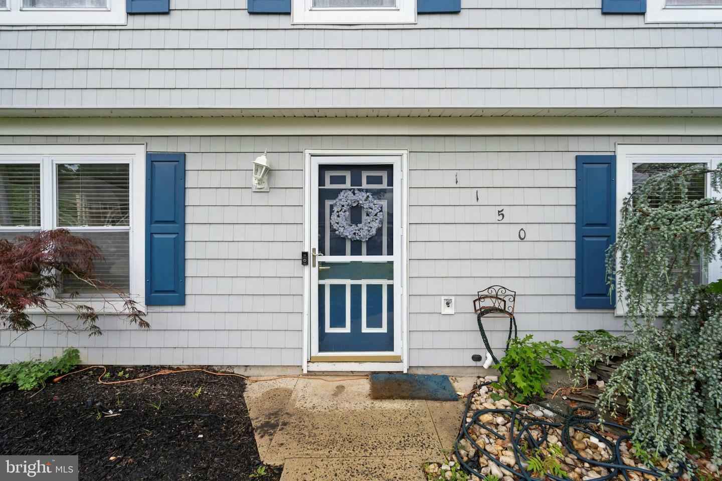 Property Photo:  1150 Cherokee Court  NJ 08753 