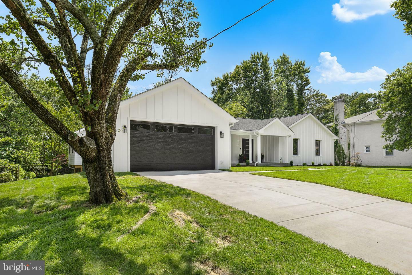 Property Photo:  1324 Kingston Avenue  VA 22302 