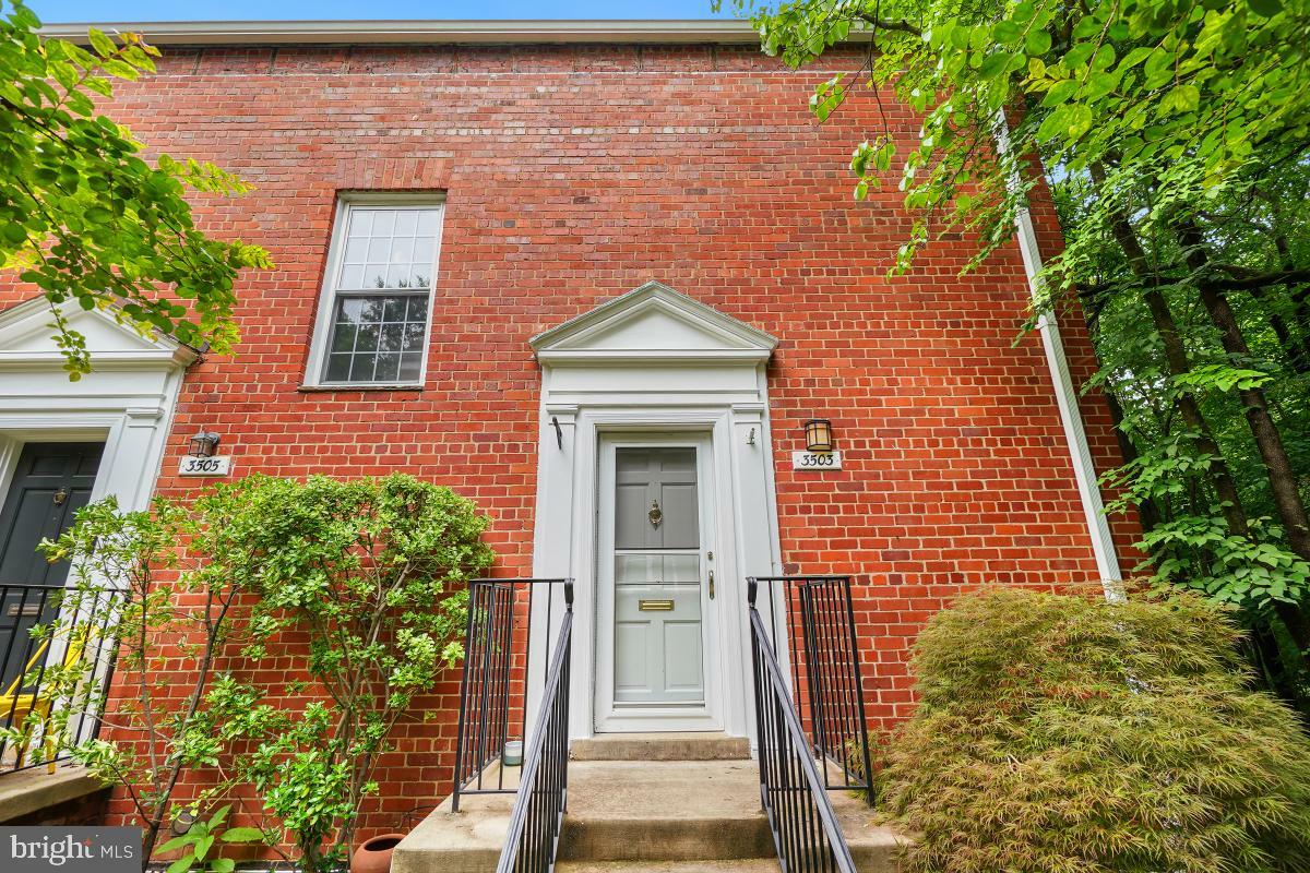 Property Photo: 3503 Martha Custis Drive VA 22302