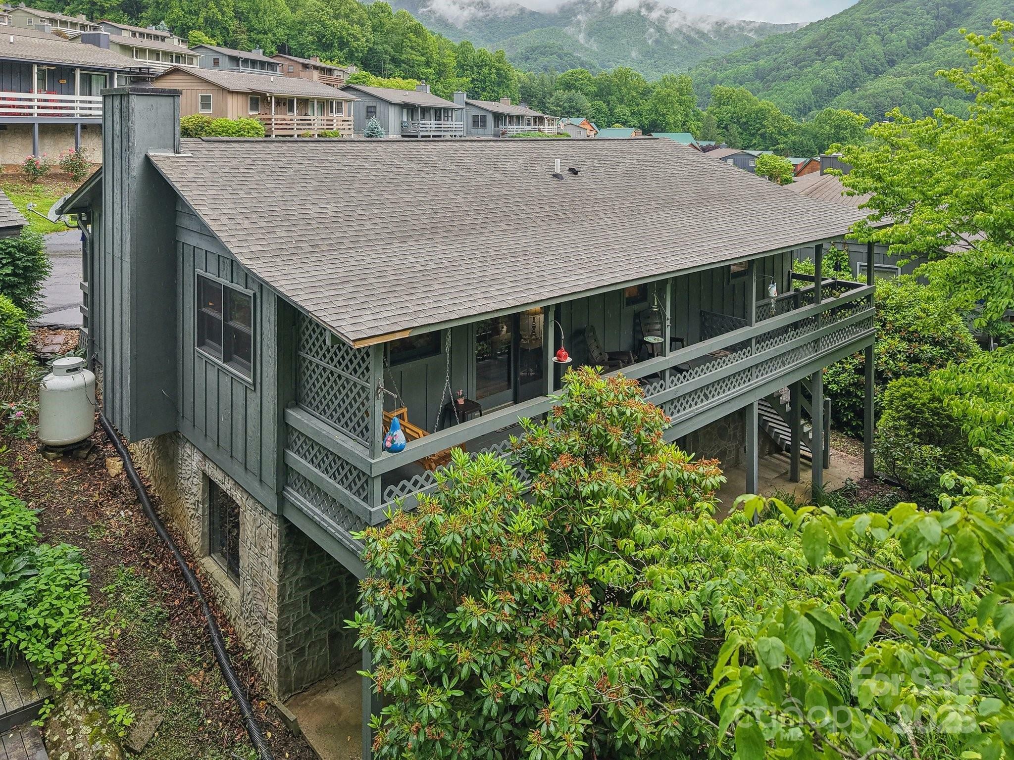 Property Photo: 418 Stoney Ridge Loop NC 28751