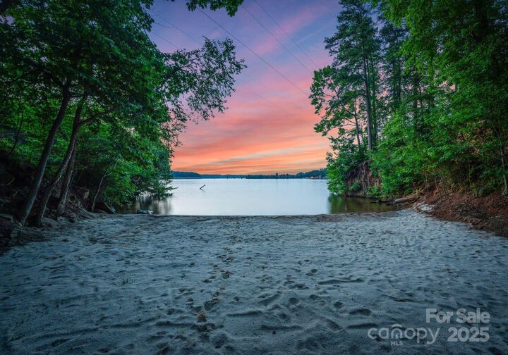 Property Photo: 9184 Greenwood Road NC 28682