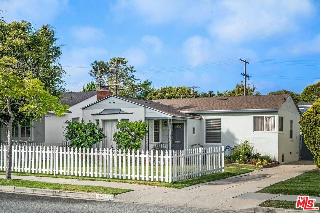 Property Photo: 2345 23rd St CA 90405