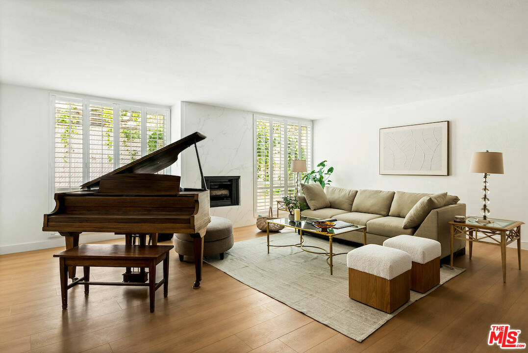 Property Photo: 14106 Dickens St CA 91423