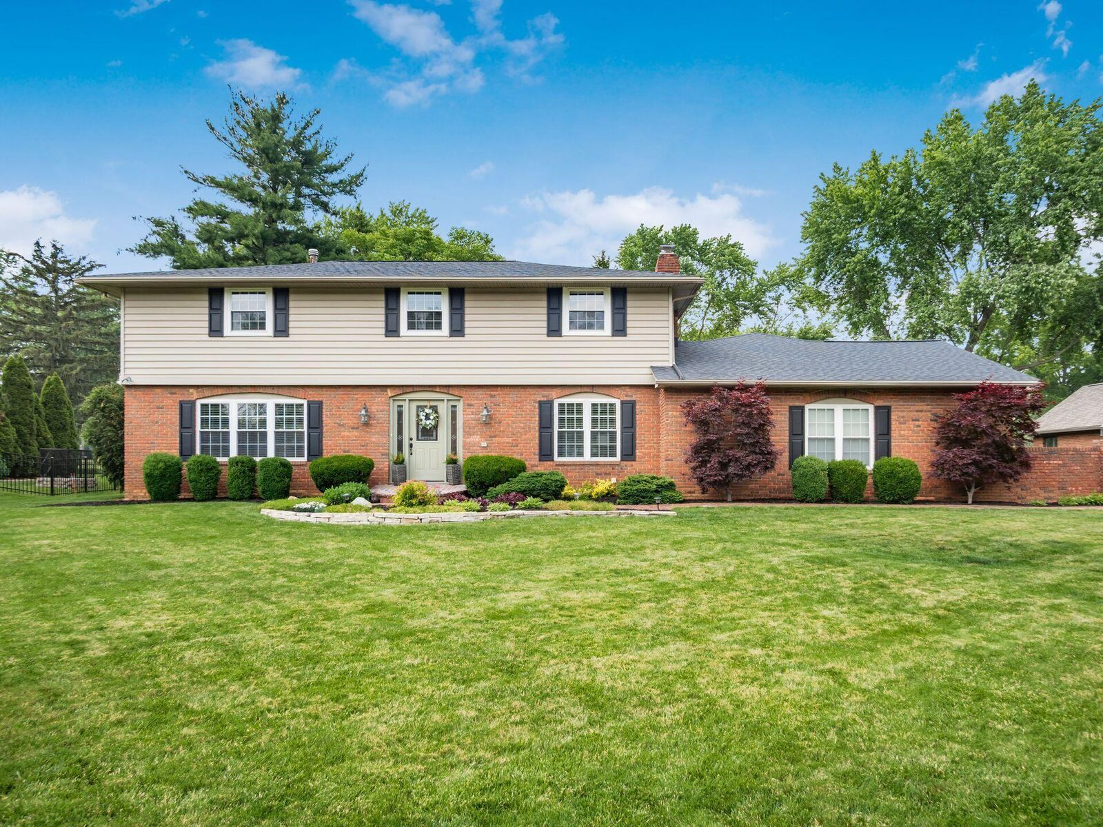 Property Photo:  1360 Clubview S Boulevard  OH 43235 