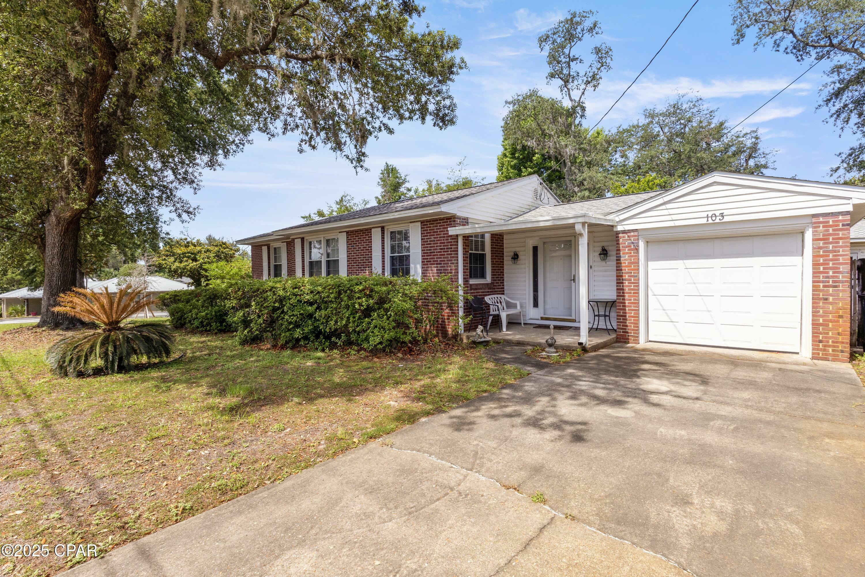 Property Photo: 103 N Cove Lane FL 32401