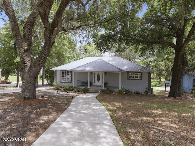 Property Photo: 3899 Country Club Boulevard FL 32428