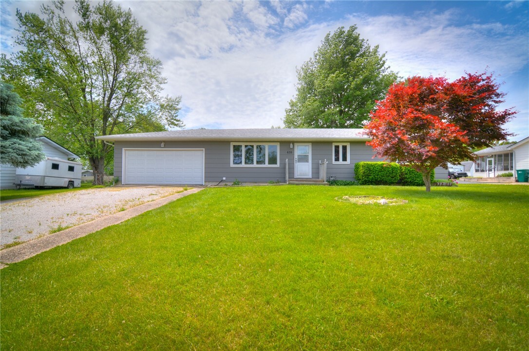 635 E North Street  Warrensburg IL 62573 photo
