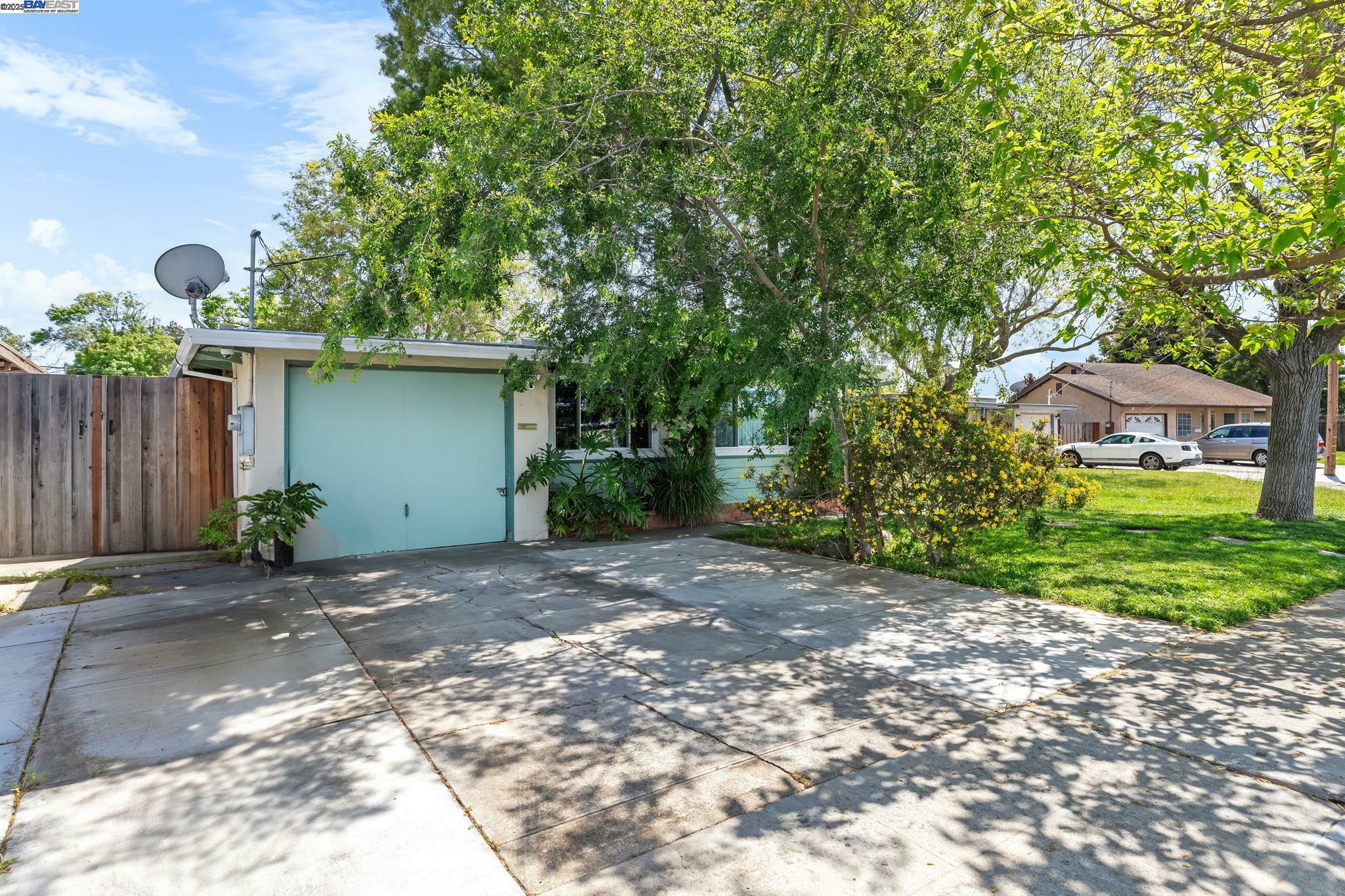 Property Photo: 6364 Noel Ave CA 94560