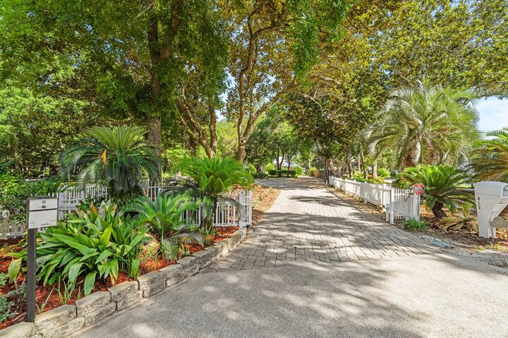 Property Photo: 411 Calhoun Avenue FL 32541
