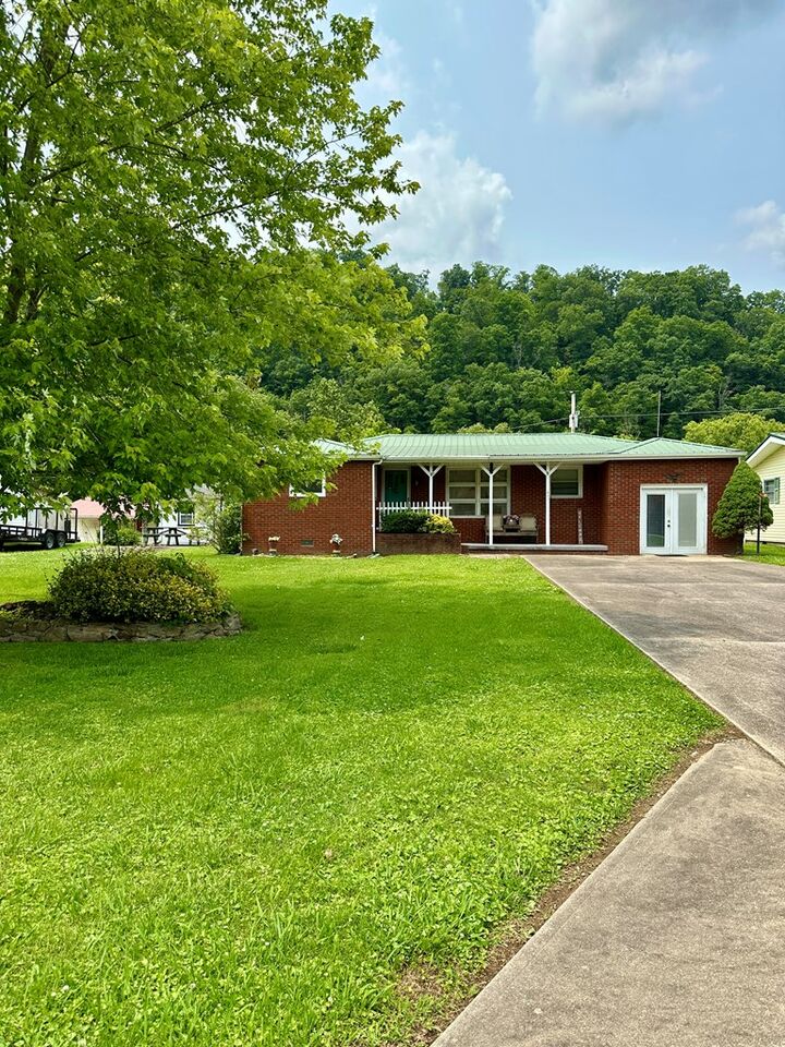 Property Photo: 637 Ky Rt. 1107 KY 41265