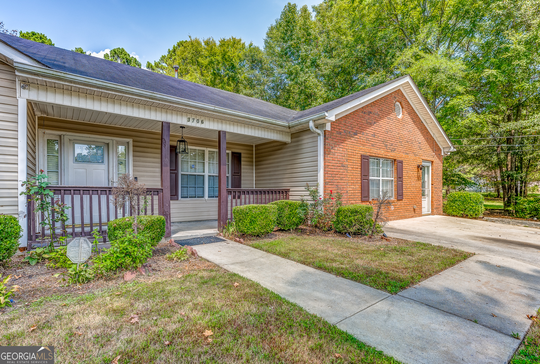 Property Photo: 3706 Bouldercrest Road GA 30294