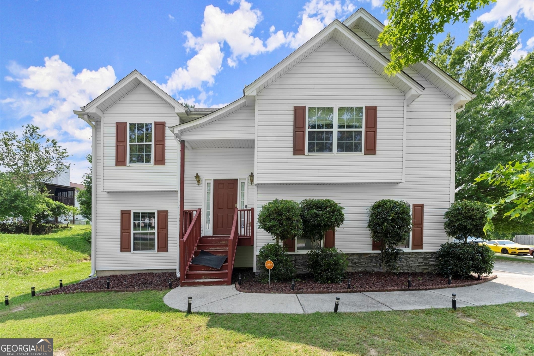 Property Photo: 8436 Cyprus Ridge Way GA 30134