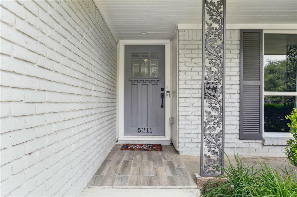 Property Photo: 5211 Briarbend Drive TX 77035