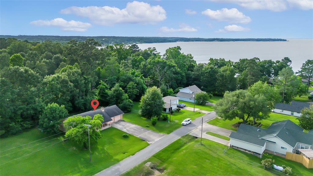 Property Photo: 690 Lakeview Drive Loop TX 77331