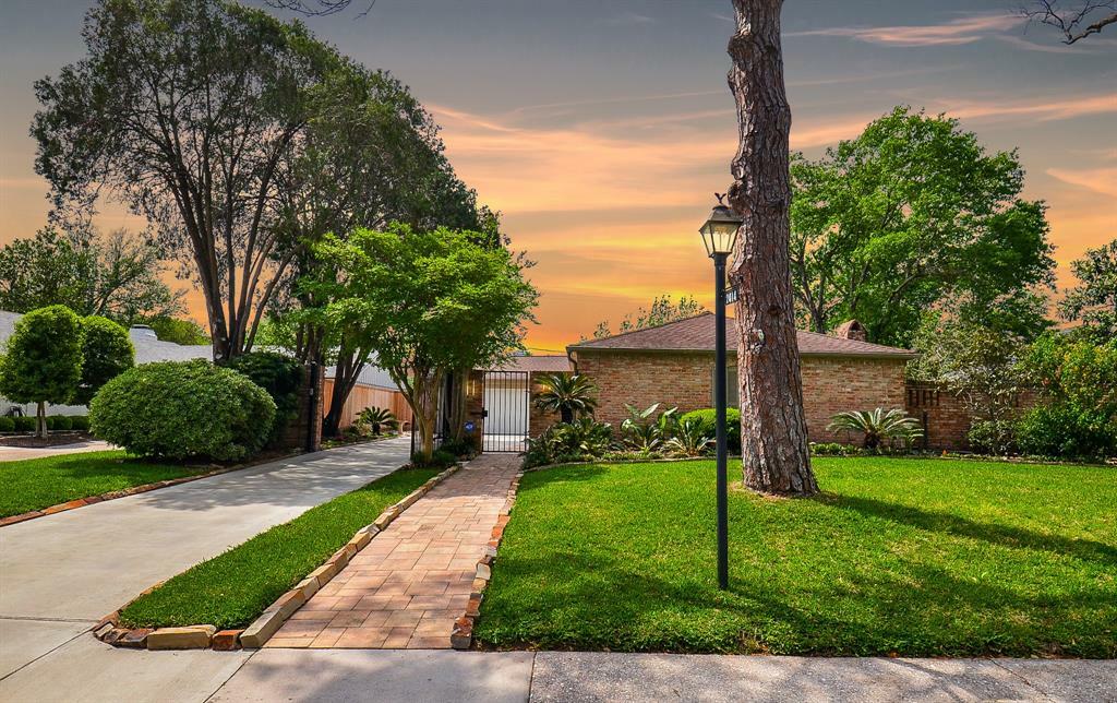 Property Photo:  2414 Briarbrook Drive  TX 77042 